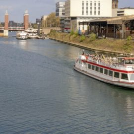 Duisburg zu Wasser und zu Lande.