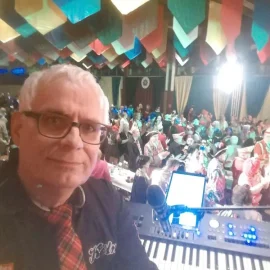Alleinunterhalter Rolf Kuhn kommt ins Sonntagscafé in der AWO